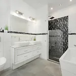 Center Close To The Market And Park With Parking & Air Conditioning By Renters Prestige