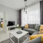 Appartement Center Close To The Market And Park With Parking & Air Conditioning By Renters Prestige *