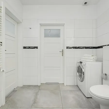 Center Close To The Market And Park With Parking & Air Conditioning By Renters Prestige アパート ヴロツワフ