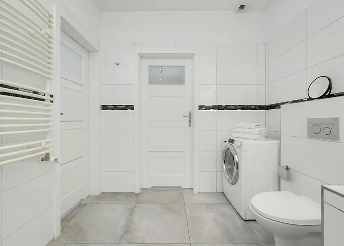 Center Close To The Market And Park With Parking & Air Conditioning By Renters Prestige Apartment Wroclaw