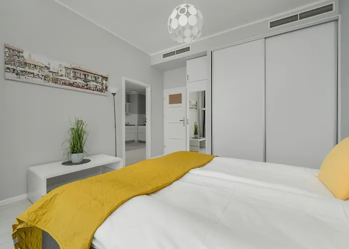 Center Close To The Market And Park With Parking & Air Conditioning By Renters Prestige Apartment