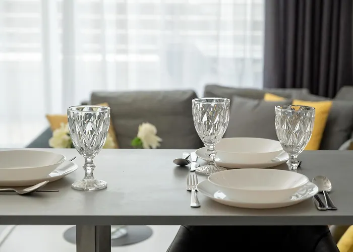 Center Close To The Market And Park With Parking & Air Conditioning By Renters Prestige *