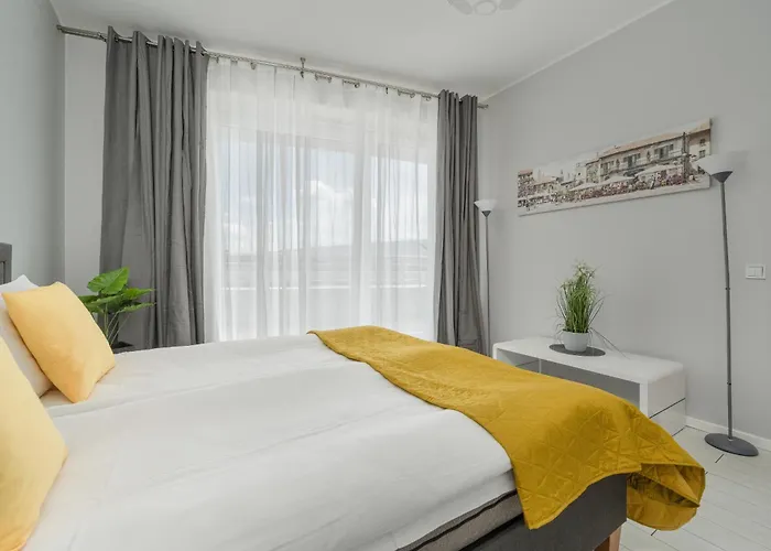 Center Close To The Market And Park With Parking & Air Conditioning By Renters Prestige *