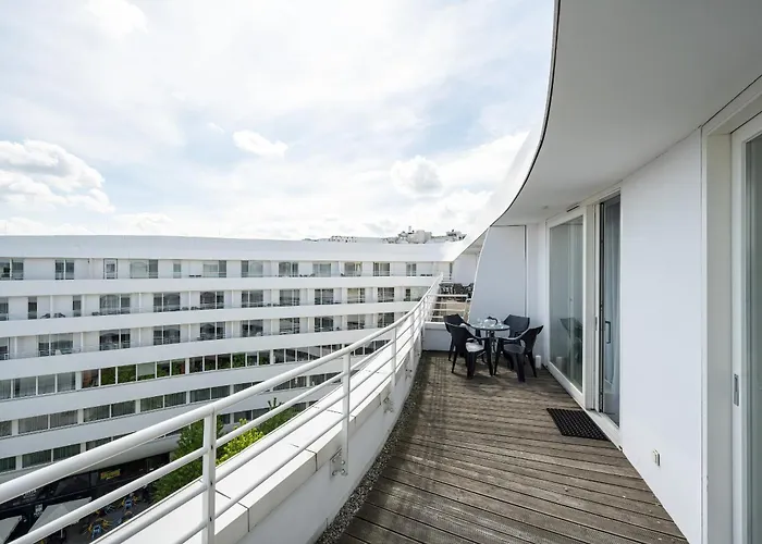 Center Close To The Market And Park With Parking & Air Conditioning By Renters Prestige Apartment *