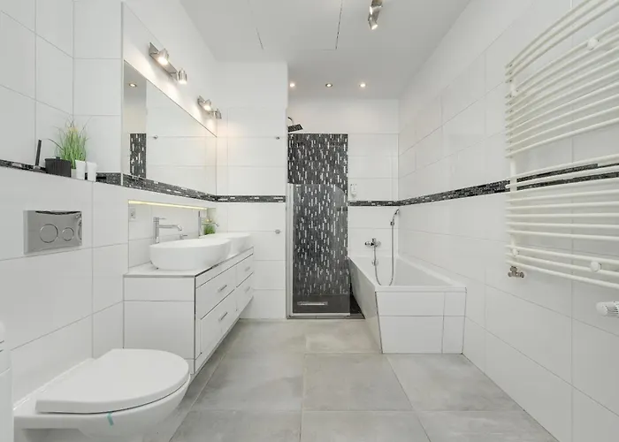 Center Close To The Market And Park With Parking & Air Conditioning By Renters Prestige * Wroclaw