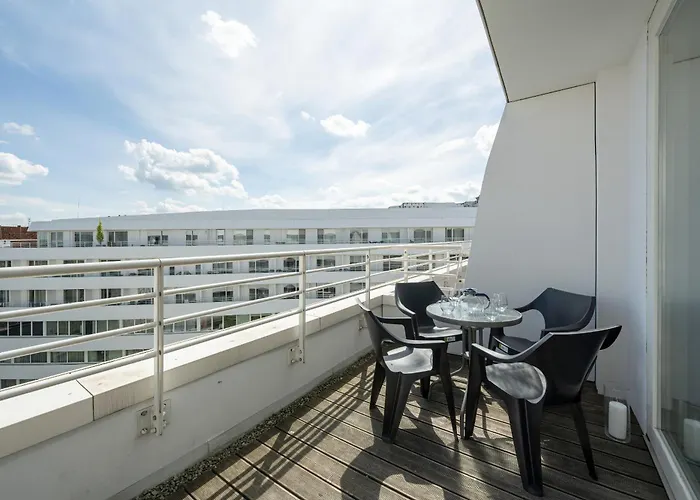 Center Close To The Market And Park With Parking & Air Conditioning By Renters Prestige Apartment