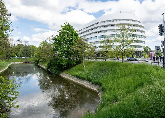 Center Close To The Market And Park With Parking & Air Conditioning By Renters Prestige