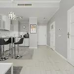 Apartament Center Close To The Market And Park With Parking & Air Conditioning By Renters Prestige