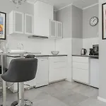 Center Close To The Market And Park With Parking & Air Conditioning By Renters Prestige Apartament
