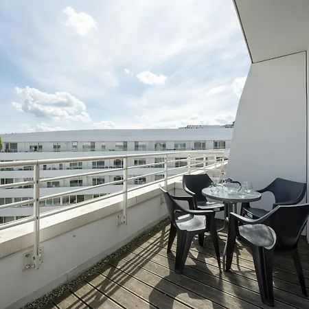 Center Close To The Market And Park With Parking & Air Conditioning By Renters Prestige شقة